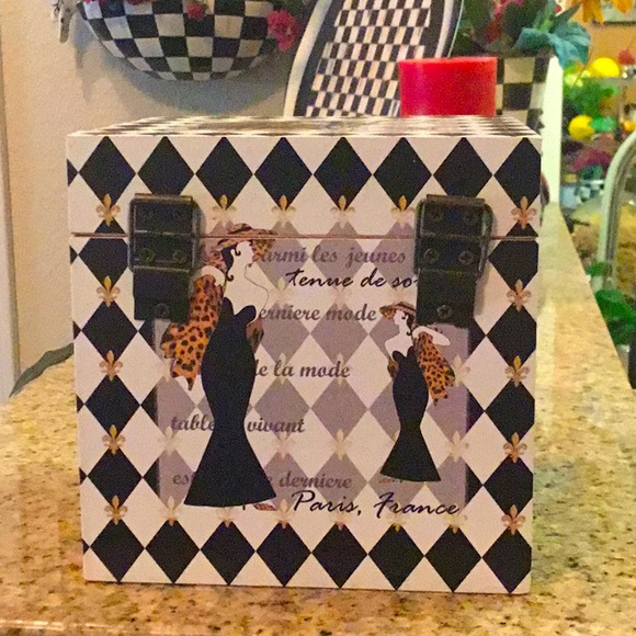 Beauty Box” PARIS LOVE”(Harlequin)🌹❤️ - Picture 2 of 5